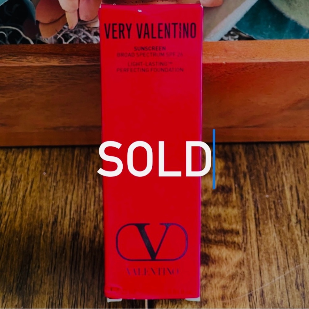 VERY VALENTINO PERFECTING FOUNDATION 
SUNSCREEN
BROAD SPECTRUM SPF 26